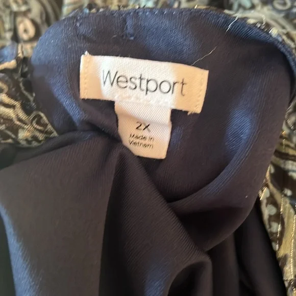 Sheer fabric overlay on lined bodice . - Picture 3 of 5